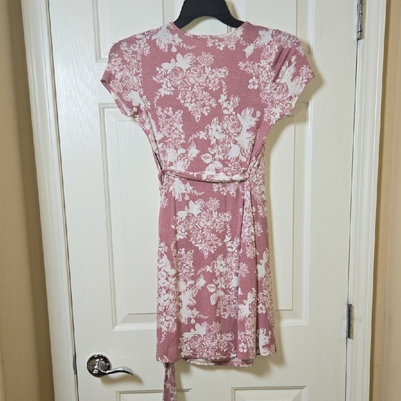 LA GYSPY M Casual Floral Wrap Mini Dress in Mauve Soft Beachy Sexy Feminine Flex - Picture 5 of 11